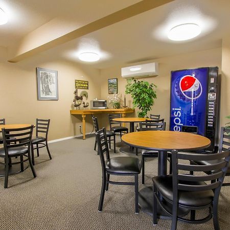 Travelodge By Wyndham Gardiner Yellowstone Park North Entr Buitenkant foto