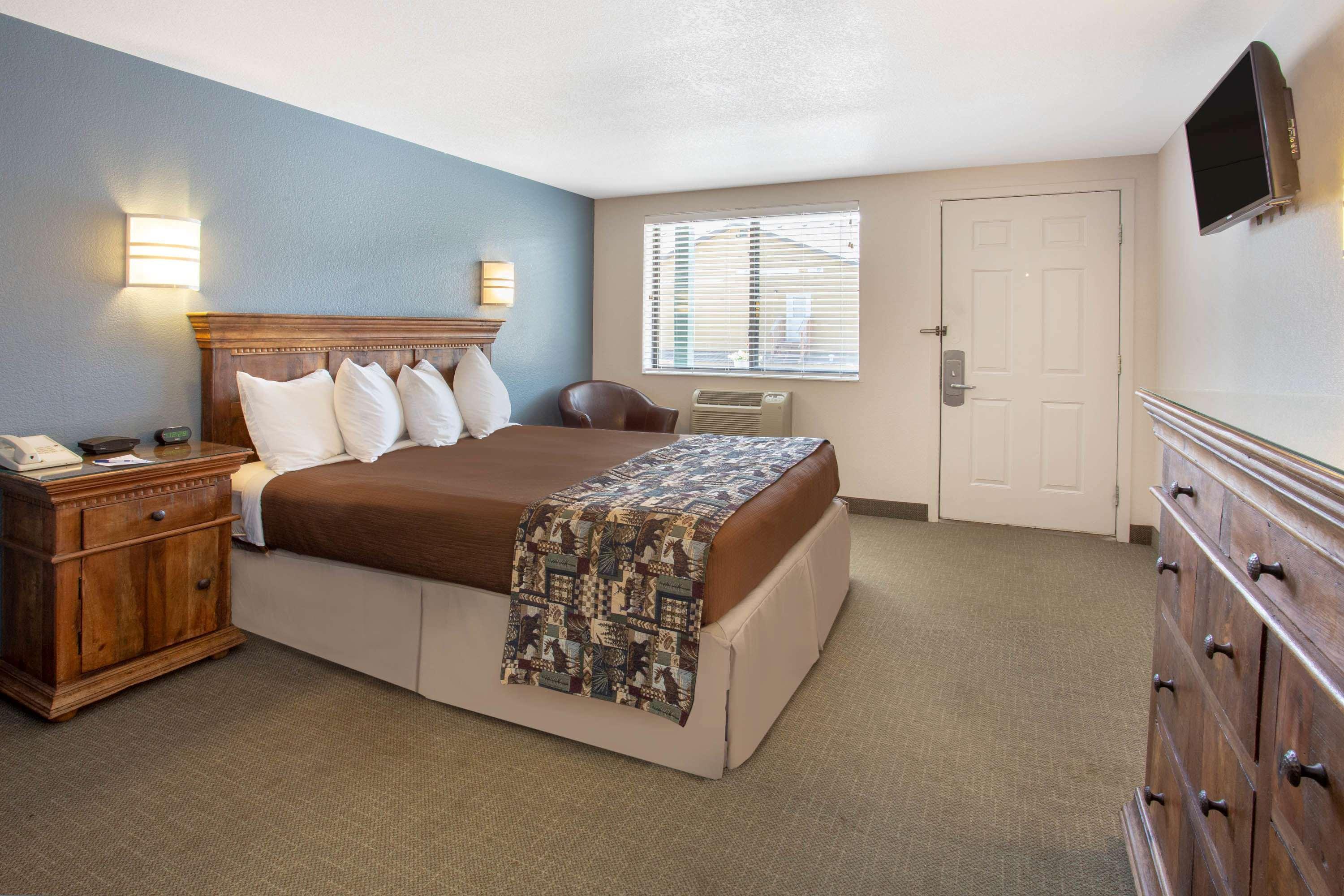 Travelodge By Wyndham Gardiner Yellowstone Park North Entr Buitenkant foto