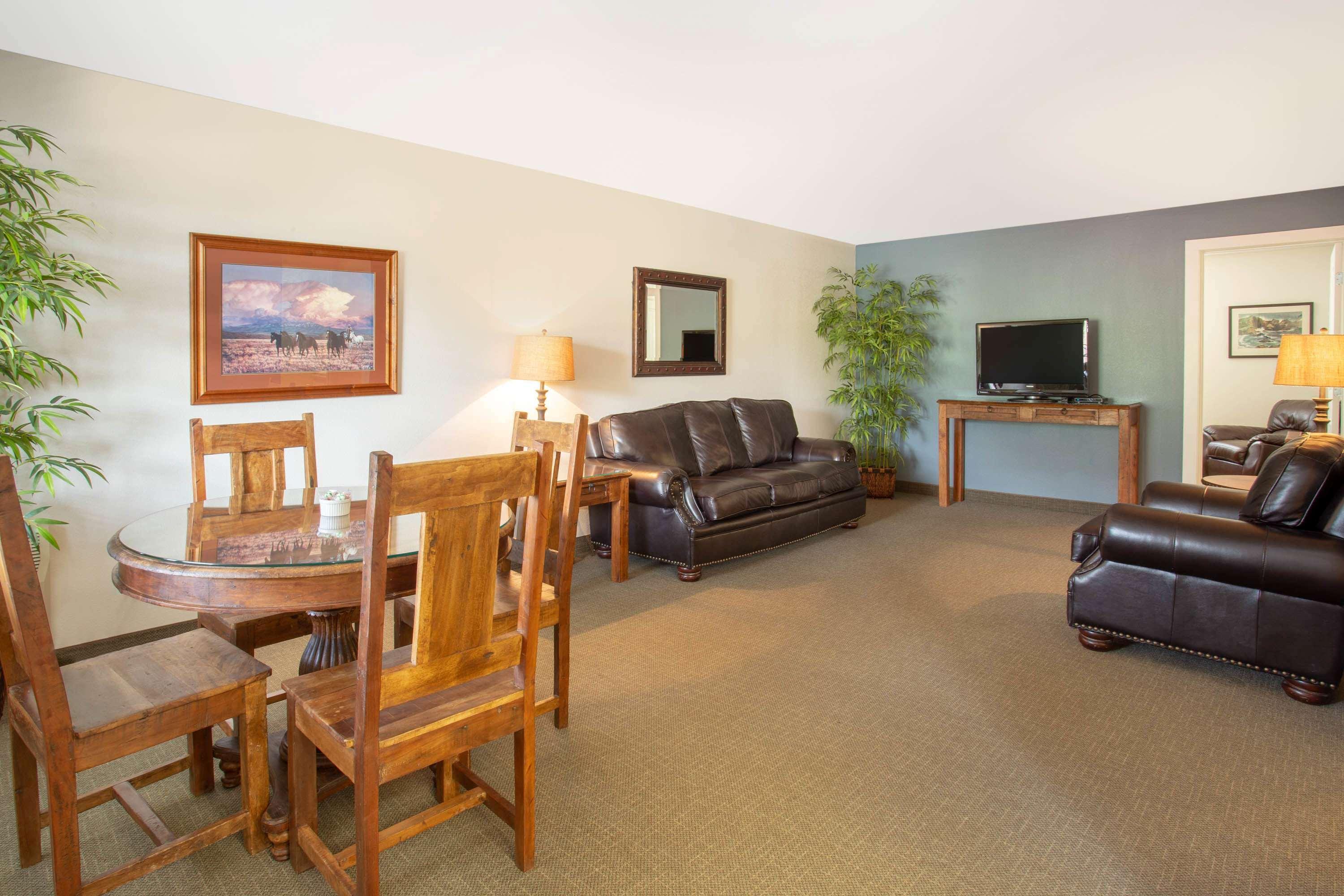 Travelodge By Wyndham Gardiner Yellowstone Park North Entr Buitenkant foto