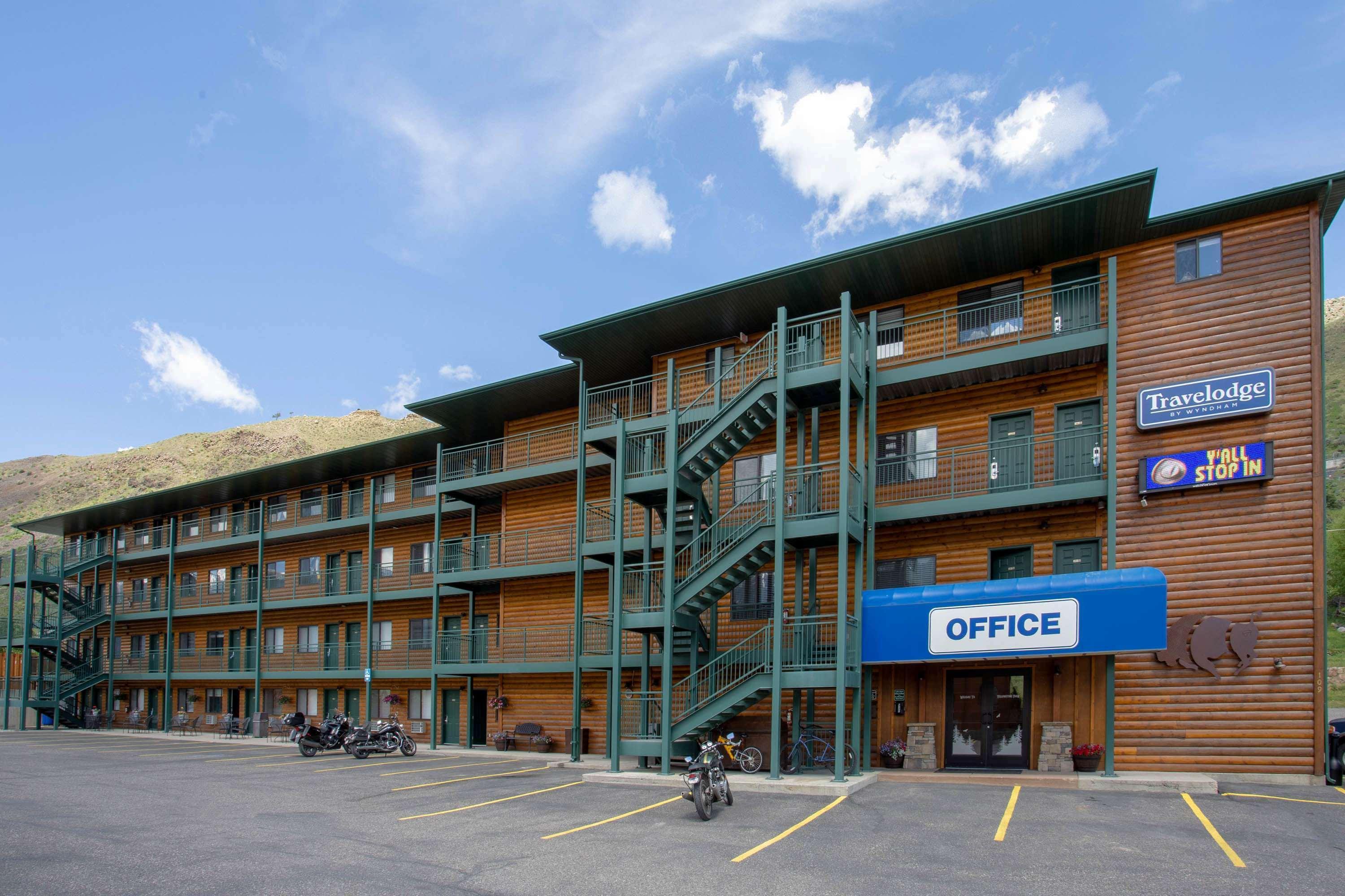 Travelodge By Wyndham Gardiner Yellowstone Park North Entr Buitenkant foto
