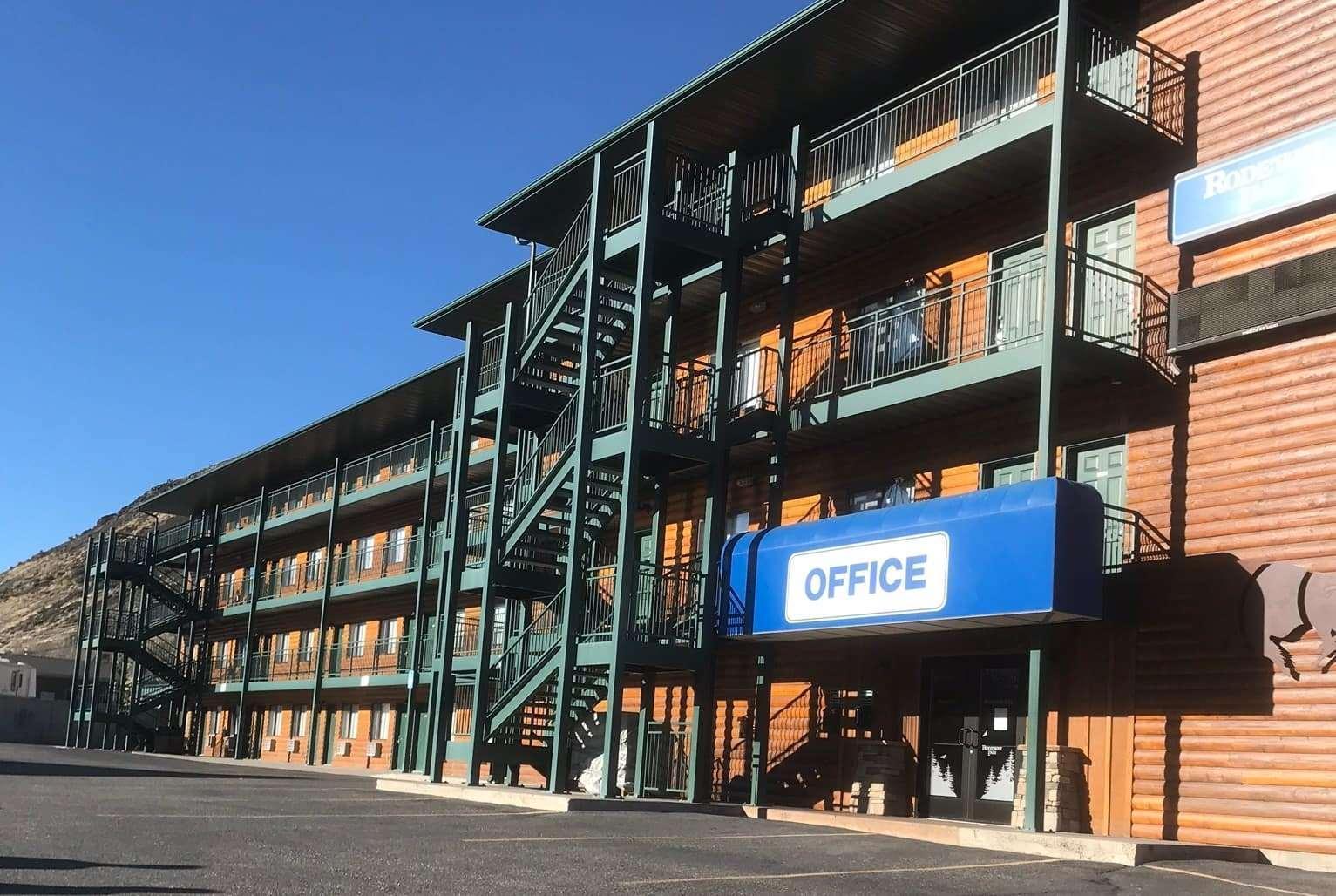 Travelodge By Wyndham Gardiner Yellowstone Park North Entr Buitenkant foto