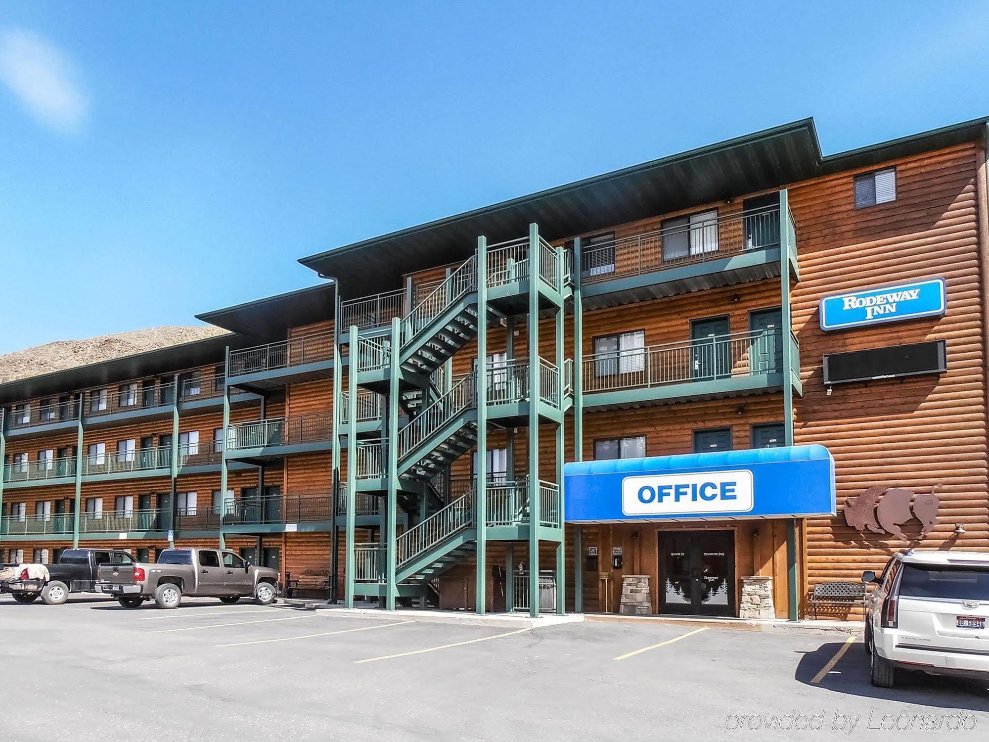 Travelodge By Wyndham Gardiner Yellowstone Park North Entr Buitenkant foto