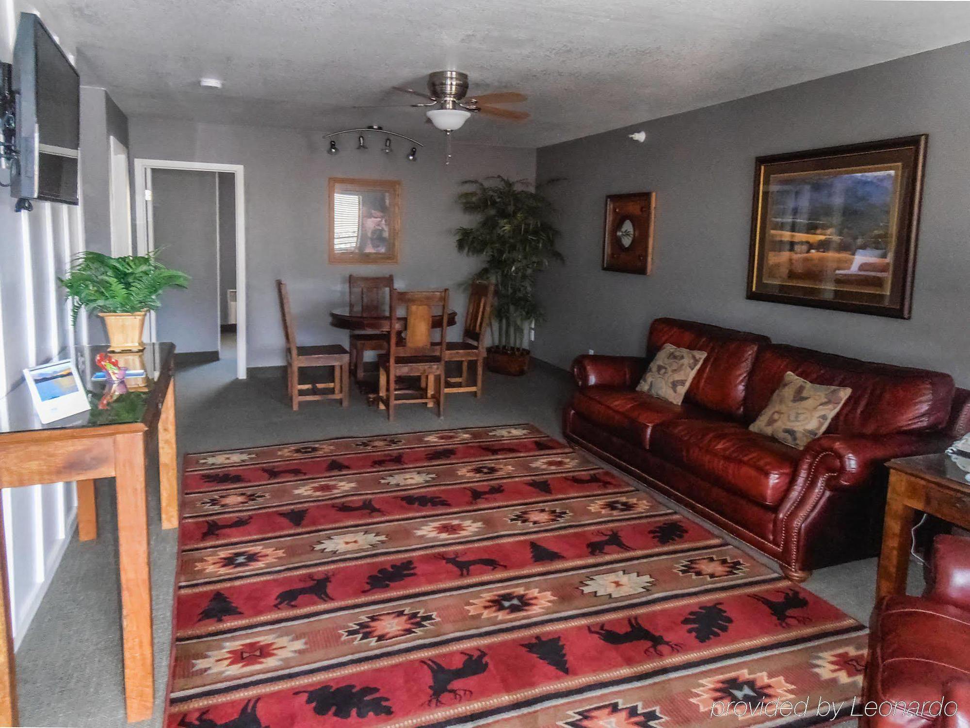 Travelodge By Wyndham Gardiner Yellowstone Park North Entr Buitenkant foto