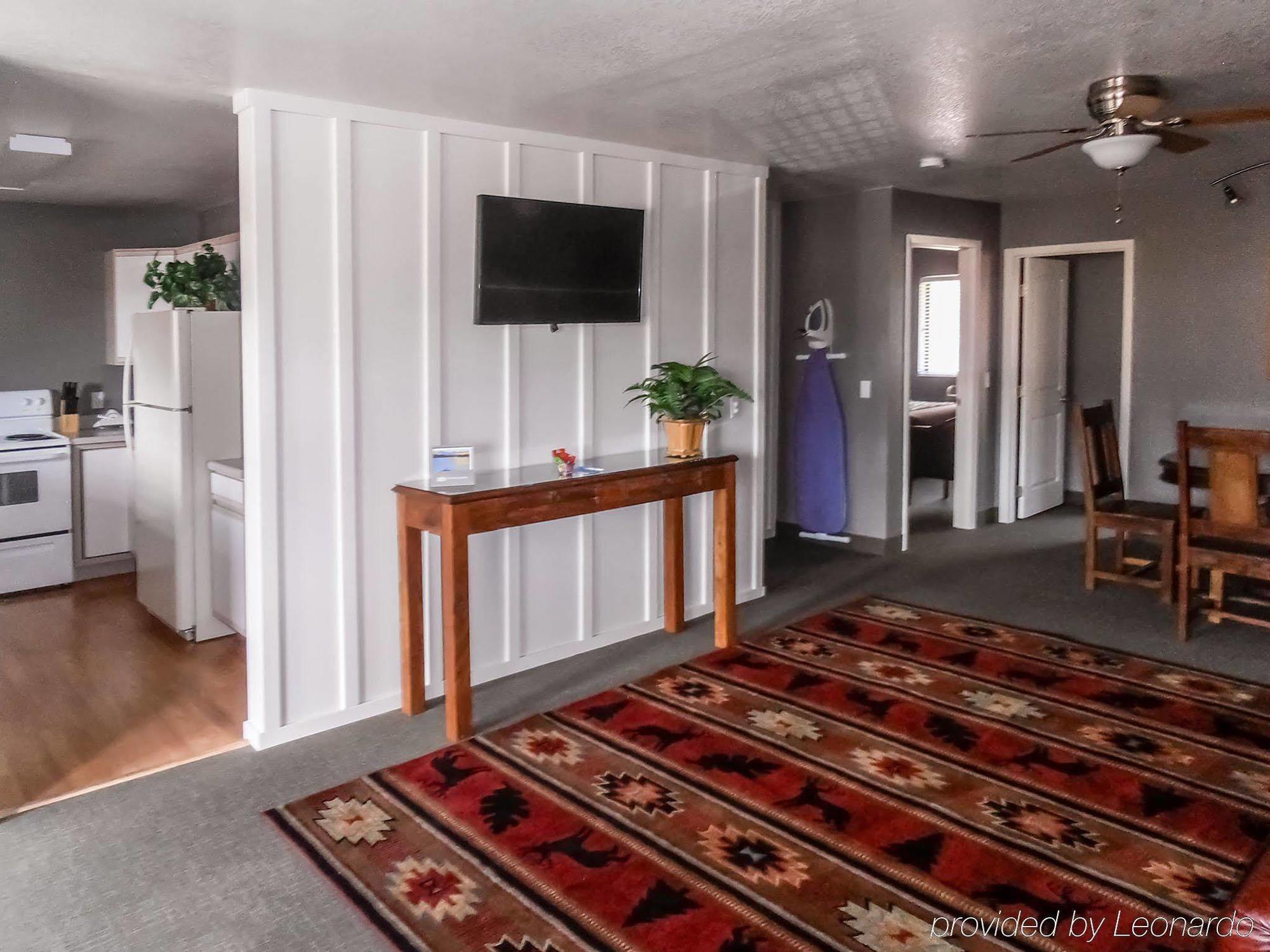 Travelodge By Wyndham Gardiner Yellowstone Park North Entr Buitenkant foto