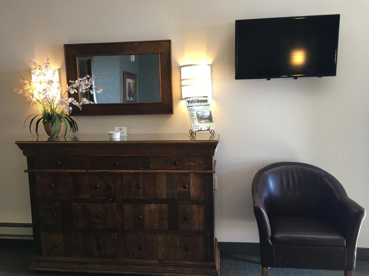 Travelodge By Wyndham Gardiner Yellowstone Park North Entr Buitenkant foto