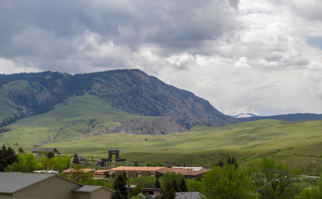 Travelodge By Wyndham Gardiner Yellowstone Park North Entr Buitenkant foto