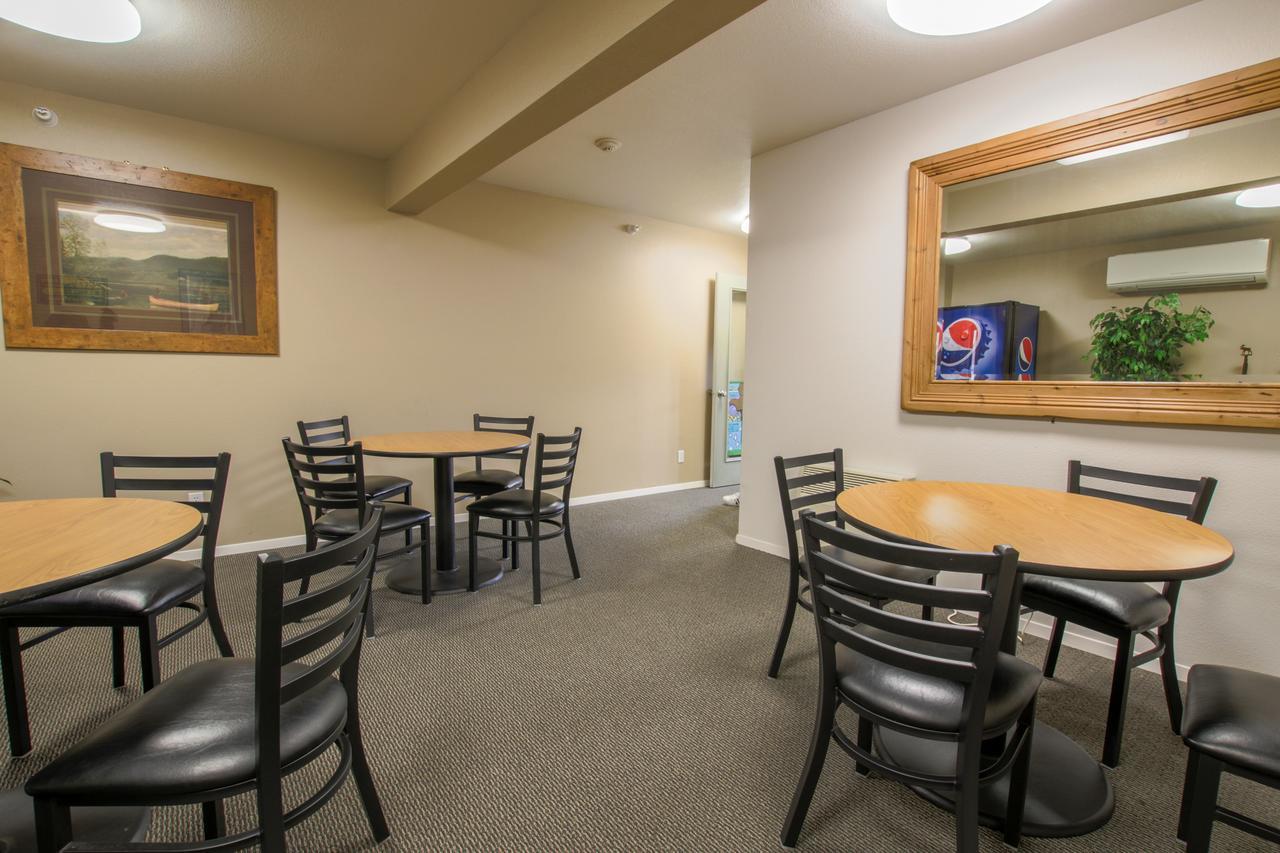 Travelodge By Wyndham Gardiner Yellowstone Park North Entr Buitenkant foto
