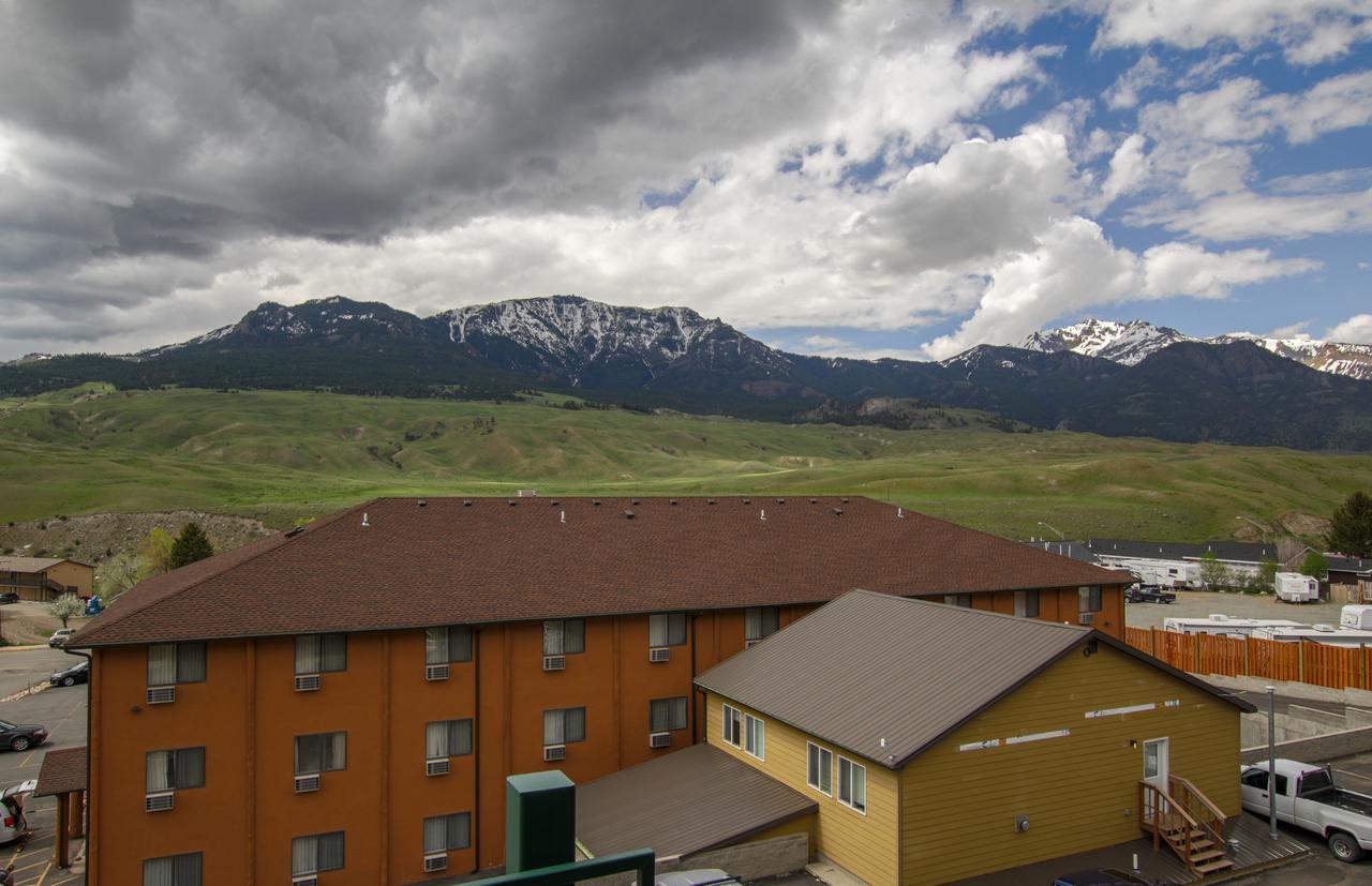 Travelodge By Wyndham Gardiner Yellowstone Park North Entr Buitenkant foto